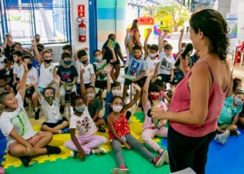 Projeto “Conversando com a autora” beneficia mais de 1300 alunos com visitações em escolas municipais