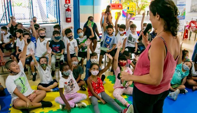 Projeto “Conversando com a autora” beneficia mais de 1300 alunos com visitações em escolas municipais