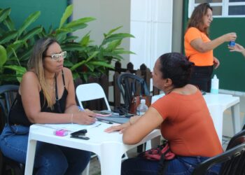 Moradores da Vila Sahy recebem orientações de programas sociais