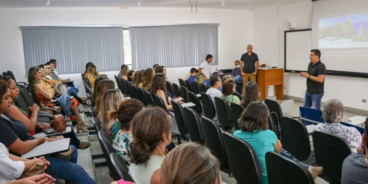 Prefeito Felipe Augusto participa de capacitação de profissionais para a “Campanha de Combate ao Câncer de Boca”