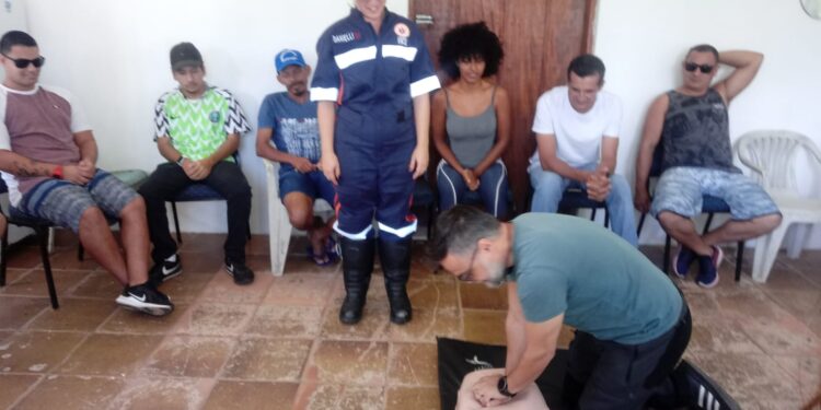 Prefeitura de São Sebastião e SAMU ministram curso de Primeiros Socorros a moradores da Jureia