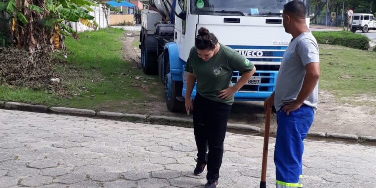 Prefeitura fiscaliza possíveis lançamentos irregulares de esgoto no bairro Cigarras
