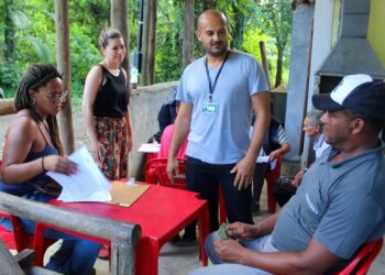Prefeitura avança com o cadastro do Cidade Legal no núcleo Baleia Verde