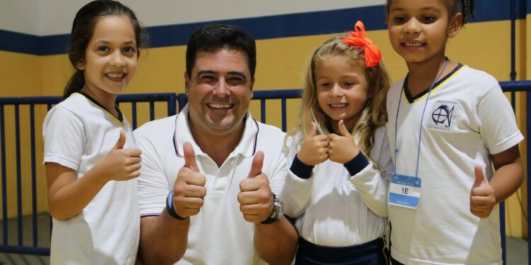 Prefeito Felipe Augusto celebra projeto “Na Onda da Leitura” que distribuirá mais de 60 mil livros em São Sebastião