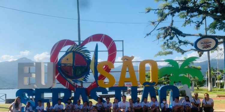 Crianças do Projeto Garoçá visitam Centro Histórico de São Sebastião