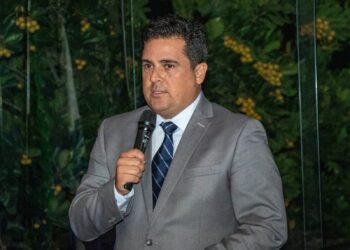 Prefeito Felipe Augusto concede reajuste de 11,50% aos servidores e aumento de 50% nos vales alimentação e refeição
