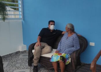 Prefeito Felipe Augusto visita Lar Vicentino após reparo feito pela SESEP em telhado