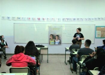Projeto Papo Reto: Jovens Contra a Violência inicia programação na EM Prof.ª Cynthia Cliquet Luciano