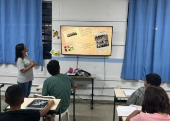 Alunos da EM Prof.ª Joana Alves dos Reis desenvolvem jornal que incentiva leitura da comunidade escolar   