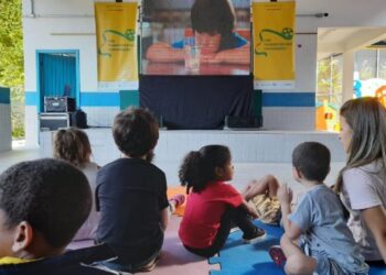 Prefeitura de São Sebastião promove o projeto Cinema em Movimento na rede municipal de ensino   