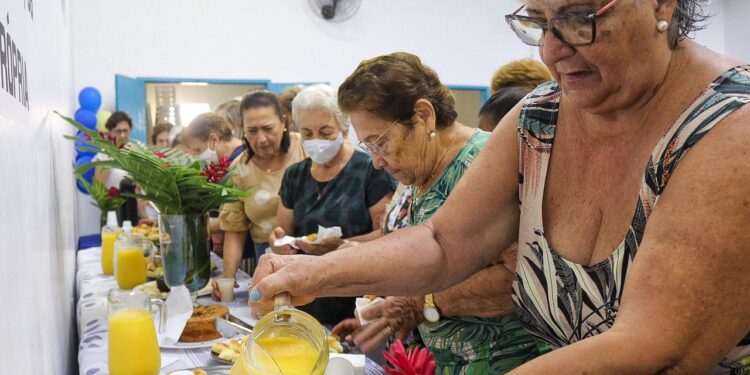 Idosas sebastianenses são homenageadas pelo Dia das Mães