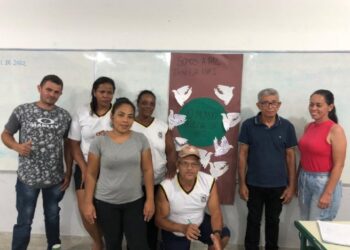 Alunos da Educação de Jovens e Adultos participam do projeto Caminhos da Paz em Boiçucanga