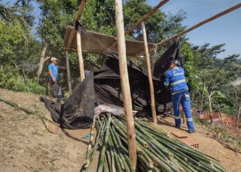 Fiscais da SEMAM impedem construção irregular na Enseada