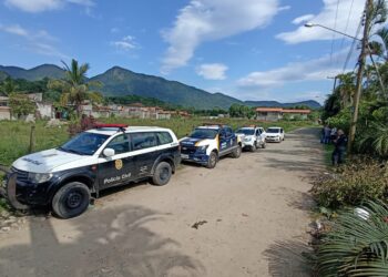 Operação integrada das polícias Municipal, Militar e Civil e da fiscalização da prefeitura impede invasão de área pública no Jaraguá