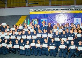 Recheada de emoção, prefeitura realiza formatura da Guarda Mirim na Arena Esportiva da Topolândia