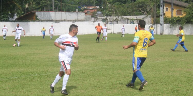 Prefeitura realiza mais uma rodada do Campeonato Municipal Veteranos 38+ e inicia  Futsal Sub 12, 14 e 16