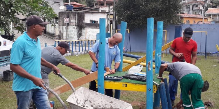 Parques infantis e áreas de lazer são revitalizados no bairro Topolândia e região