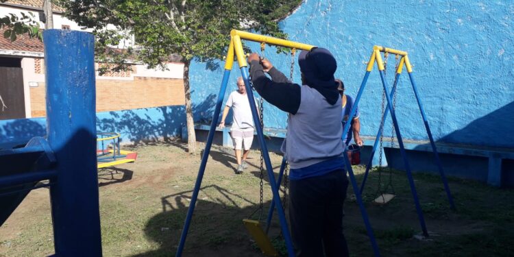 Parques infantis do bairro Topolândia e região são revitalizados