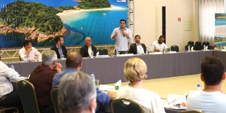  Prefeito Felipe Augusto propõe intercâmbio entre escolas dos municípios que integram a APRECESP