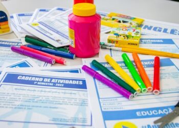 Prefeitura dá continuidade à entrega de cadernos pedagógicos nas escolas da rede municipal   