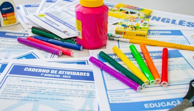 Prefeitura dá continuidade à entrega de cadernos pedagógicos nas escolas da rede municipal
