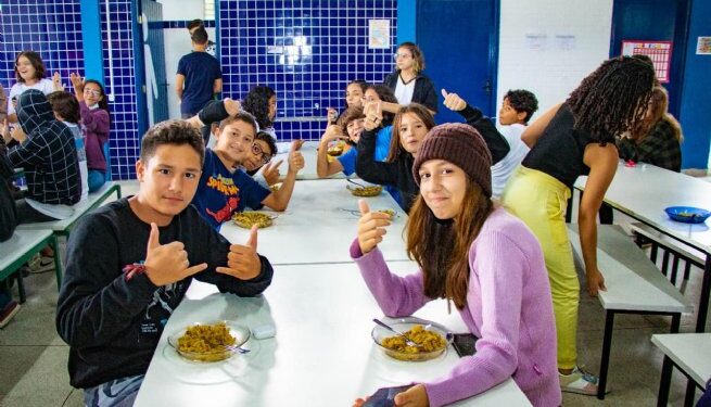 Prefeitura realiza parceria e privilegia agricultores familiares para fornecimento de merenda escolar   