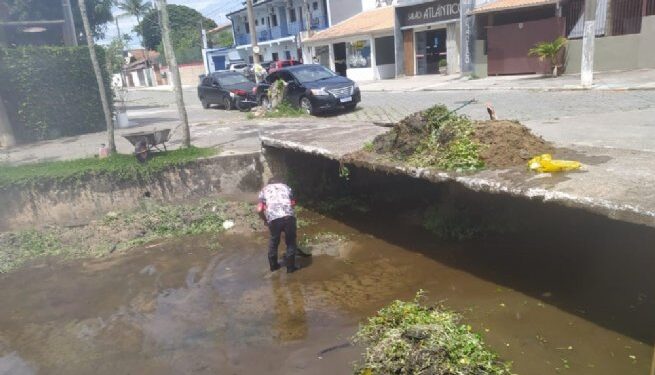 Córrego do Outeiro passa por serviços de desassoreamento no Centro de São Sebastião