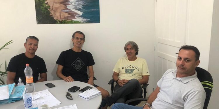 Governo Municipal e Associação de Surf de São Sebastião definem ações estratégicas para preservação ambiental durante campeonatos