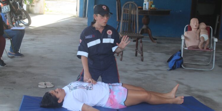 Moradores de Barra do Sahy participam de capacitação em Primeiros Socorros do Projeto SAMU Cidadão