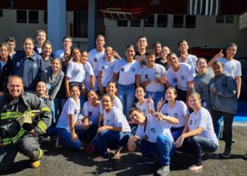 Guardas Mirins do polo Barequeçaba visitam Estação de Bombeiros