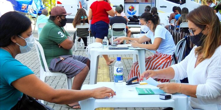 Moradores da Vila Sahy recebem orientações de programas sociais