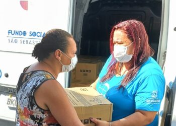 Fundo Social entrega cestas básicas nos bairros Jaraguá e Morro do Abrigo em ação descentralizada