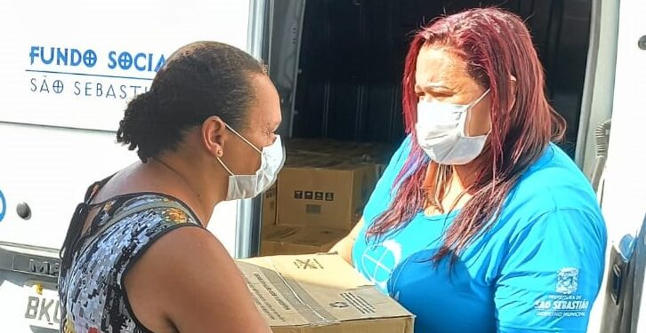 Fundo Social entrega cestas básicas nos bairros Jaraguá e Morro do Abrigo em ação descentralizada