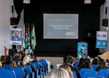 Educação qualifica profissionais para atuar com novo ambiente virtual de aprendizagem