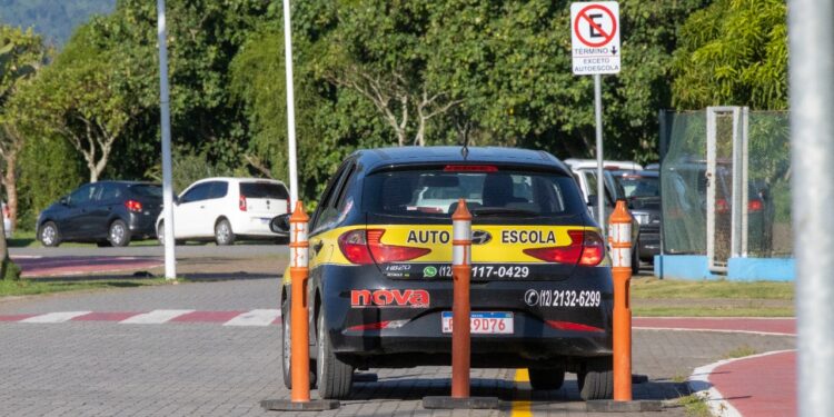 Prefeitura muda local das aulas práticas de carro a pedido das autoescolas