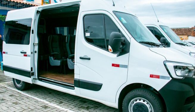 Prefeitura entrega novas vans para transporte escolar em São Sebastião   