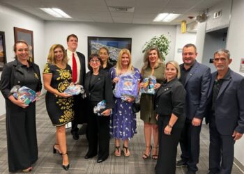 Servidores municipais de São Sebastião são recebidos por autoridades de Fort Lauderdale, na Flórida (EUA)