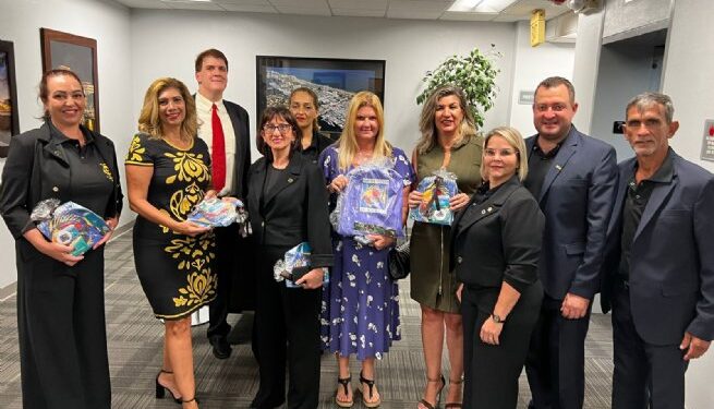 Servidores municipais de São Sebastião são recebidos por autoridades de Fort Lauderdale, na Flórida (EUA)