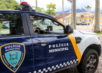 Polícia Municipal prende homem com identidade falsa dentro de carro em nome de procurado   