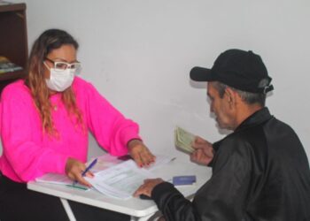 Moradores do bairro Maresias recebem orientações sobre programas sociais