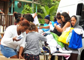 Fundo Social distribui mais de 300 donativos no Canto do Village em Cambury