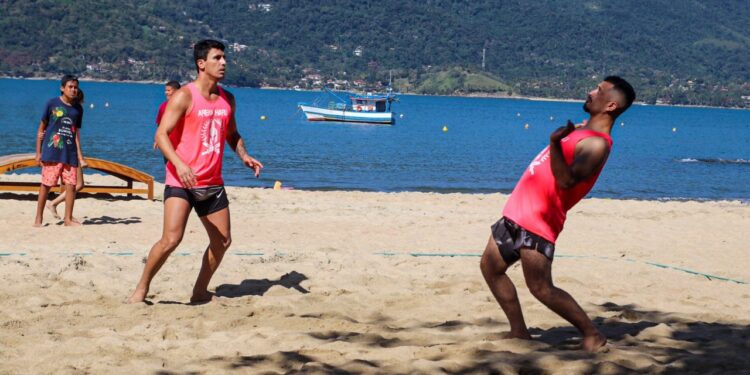 2ª Edição do Arena Haru Lana 10 tem show de futevôlei na Praia Preta