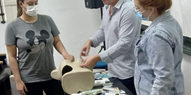 Prefeitura capacita enfermeiros para troca, cuidados e manejos da gastrostomia