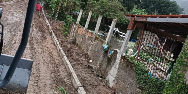 Prefeitura realiza mutirão de pavimentação em Maresias
