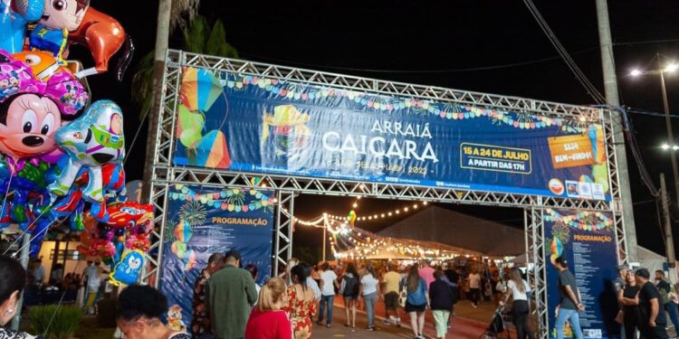 Arraiá Caiçara segue acontecendo até domingo (24) com diversas atrações e culinária tradicional na Rua da Praia
