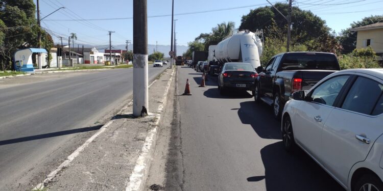 Prefeitura de São Sebastião informa lentidão no trânsito sentido Caraguatatuba devido a obras de recapeamento na Enseada