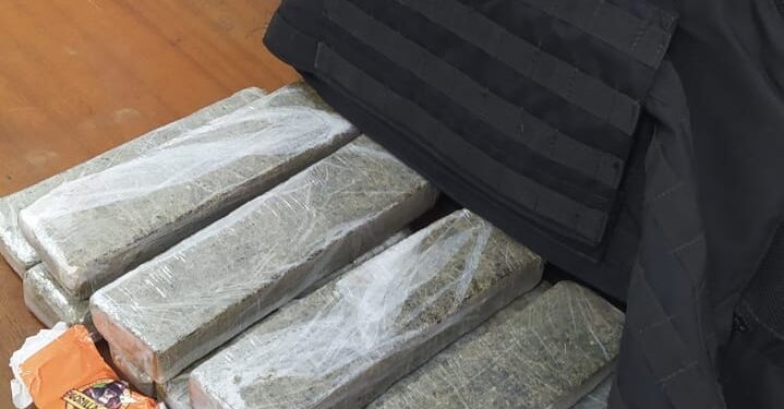 Polícia Municipal de São Sebastião prende em flagrante homem com 6kg de maconha e 200g de haxixe, em Boiçucanga