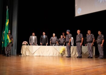 Prefeito Felipe Augusto participa da solenidade do Dia do Soldado