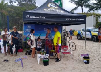 Prefeitura de São Sebastião entrega 50 mudas de árvores nativas e recolhe lixo eletrônico durante Brasil Surf Tour