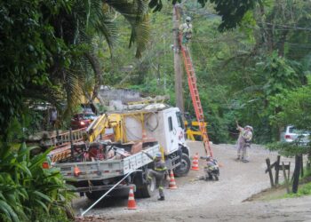 Prefeitura de São Sebastião implanta iluminação pública no Beco 70, em Maresias